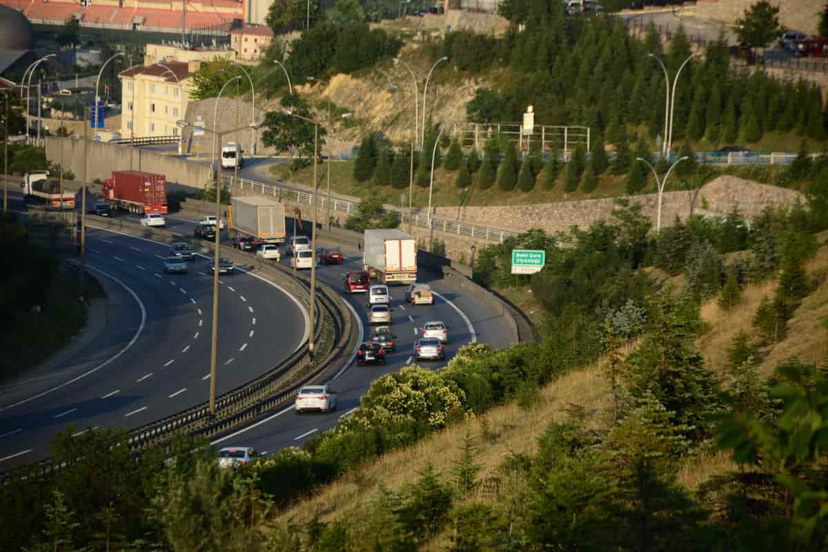 TEM'de bayram öncesi trafik akıcı