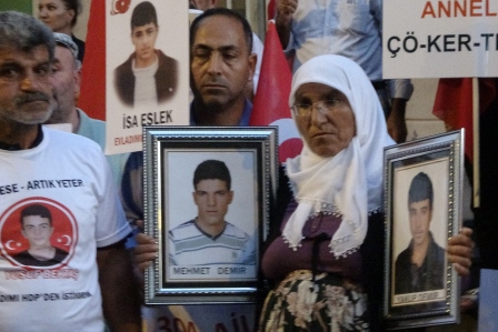 Terör örgütü PKK'ya başkaldıran ailelerin evlat nöbeti dördüncü yılında