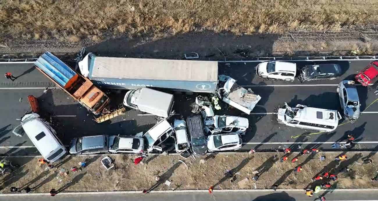 Van’daki zincirleme trafik kazalarına 35 araç karıştı