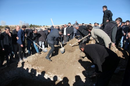  Vinç kazasında hayatını kaybeden Yıldırım Sarı Bitlis’te toprağa verildi