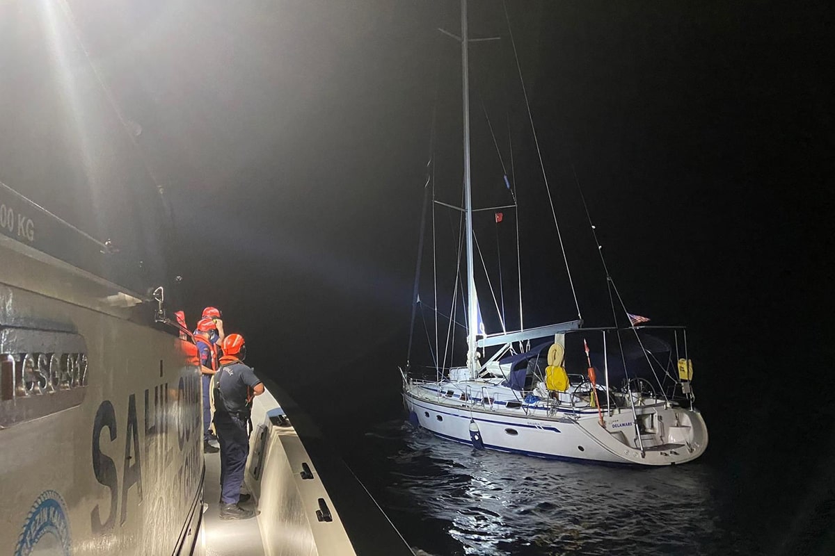 Yelkenli tekne ile İtalya'ya kaçmak isterken yakalandılar