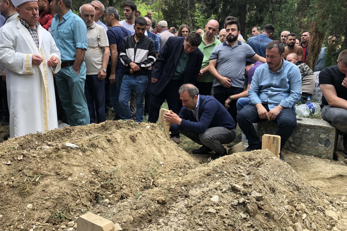 Yeni evli çift balayından memleketine tabutla döndü