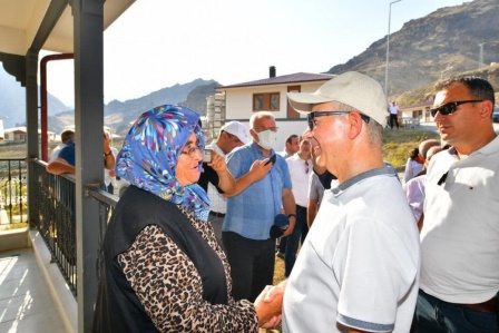 Yusufeli Barajı nedeniyle evleri suları altında kalacak İşhan köyü sakinleri evlerine kavuştu